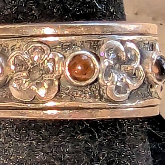 ARTISANS GALLERY Jewelry - ARMENIAN STERLING SILVER AND GARNET RING